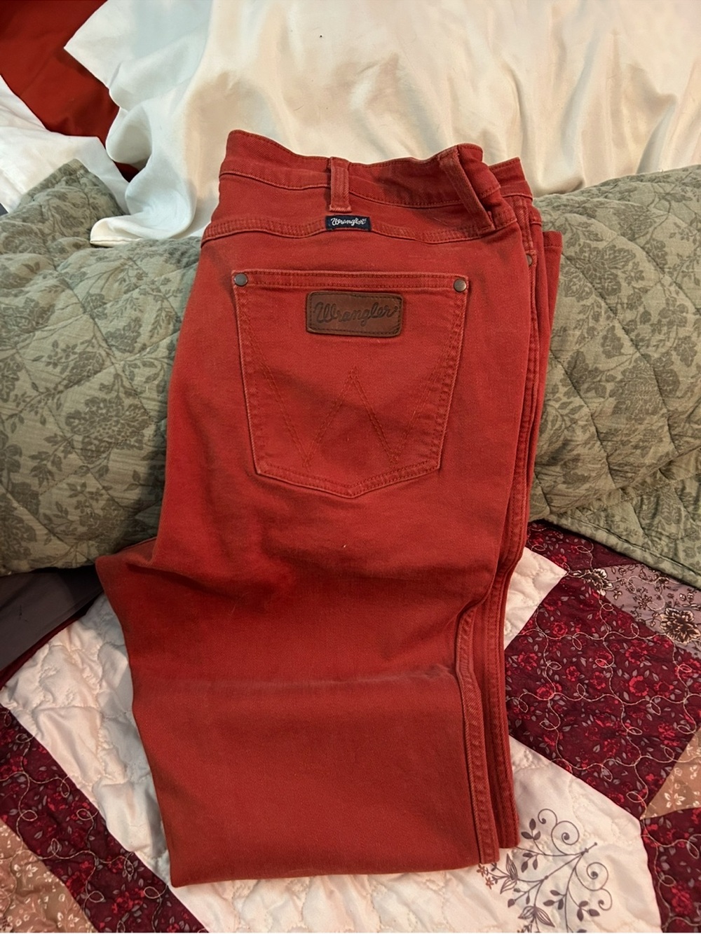 Wrangler Men's Rust Red Straight Jeans